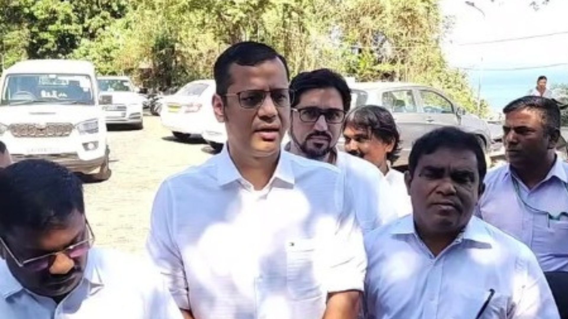 Opposition meets governor, demands immediate scrapping of 39A