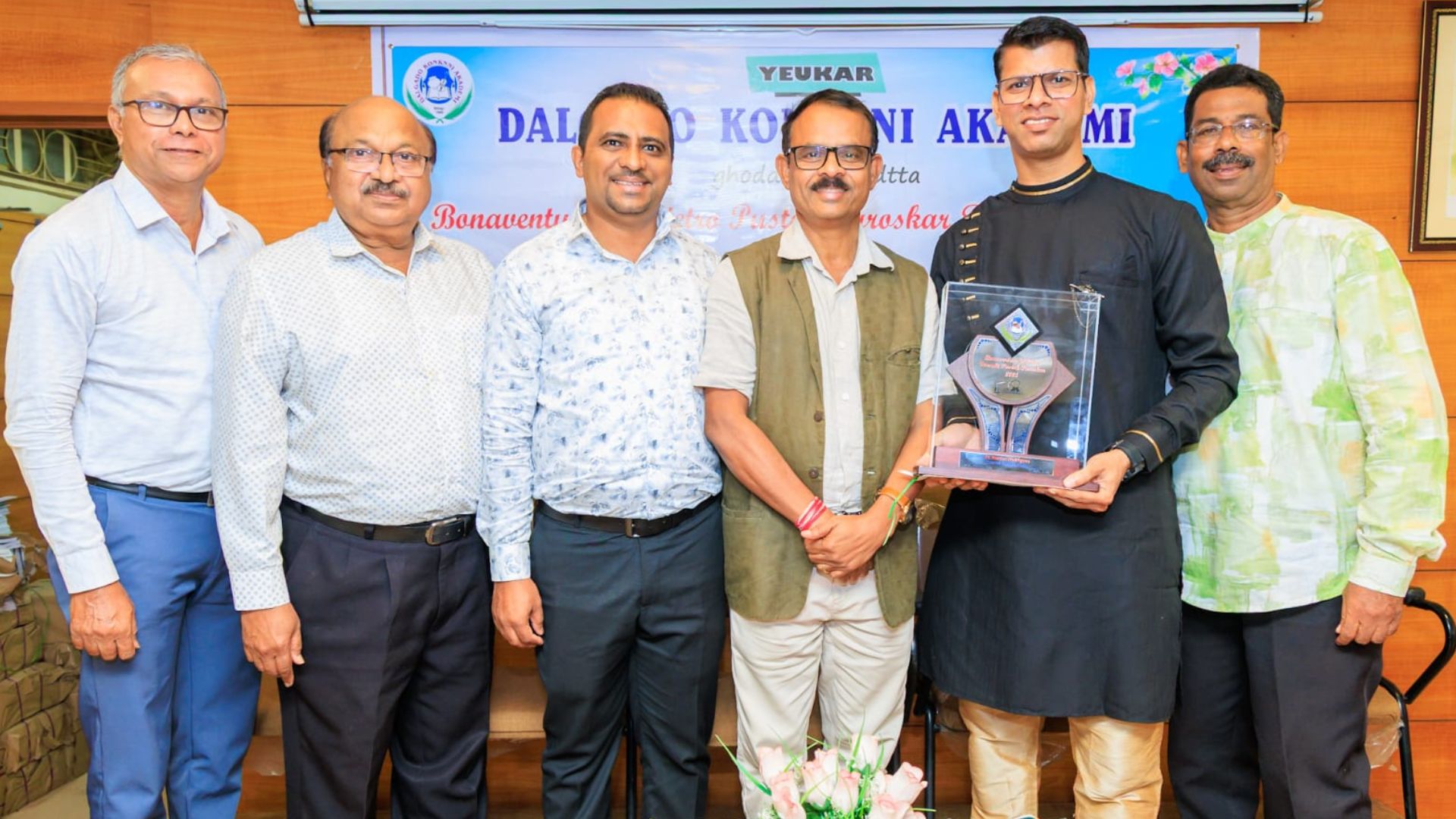 Fr Roman Rodrigues conferred Bonaventure D' Pietro Book Award