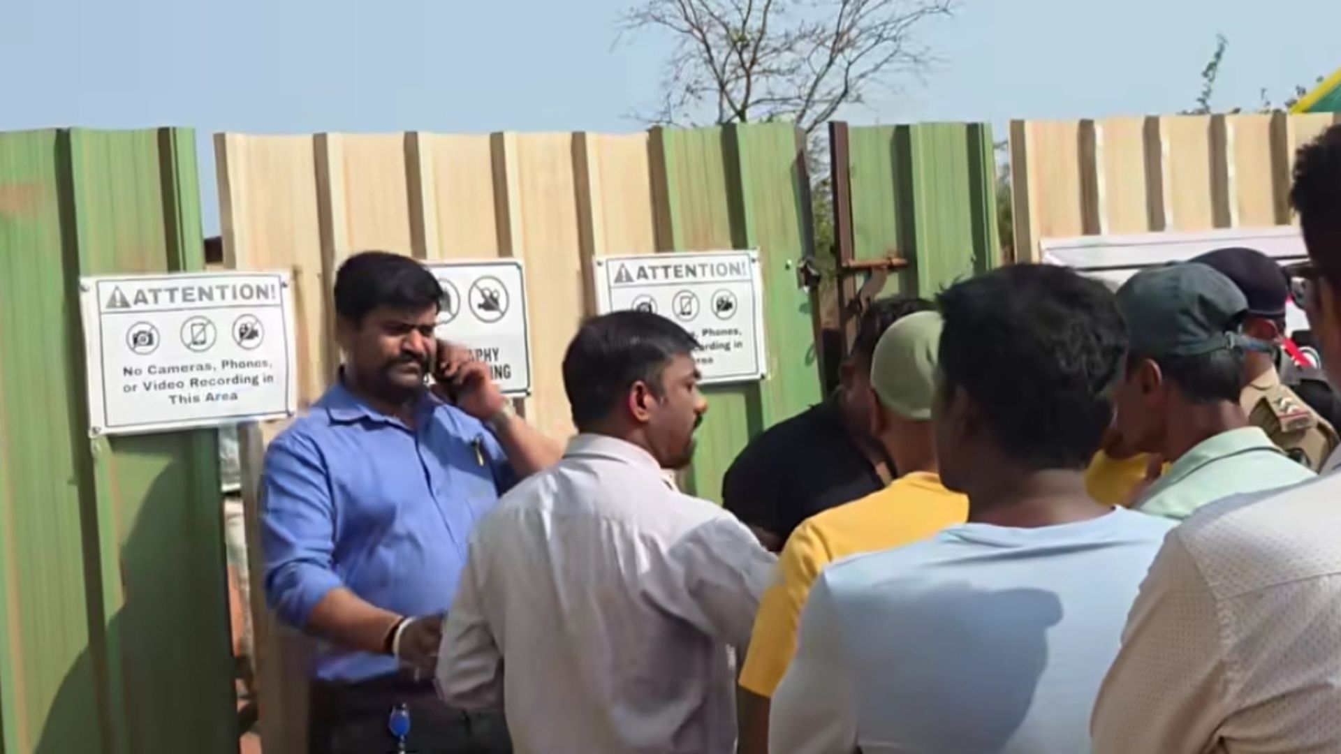 Bouncers block villagers during inspection of Lodha Project at Karapur