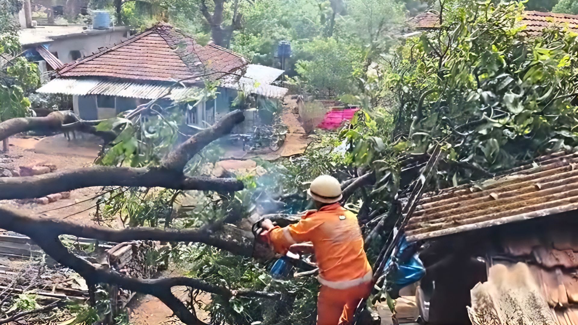 Heavy rain and strong winds damage houses in Valpoi, Sattari