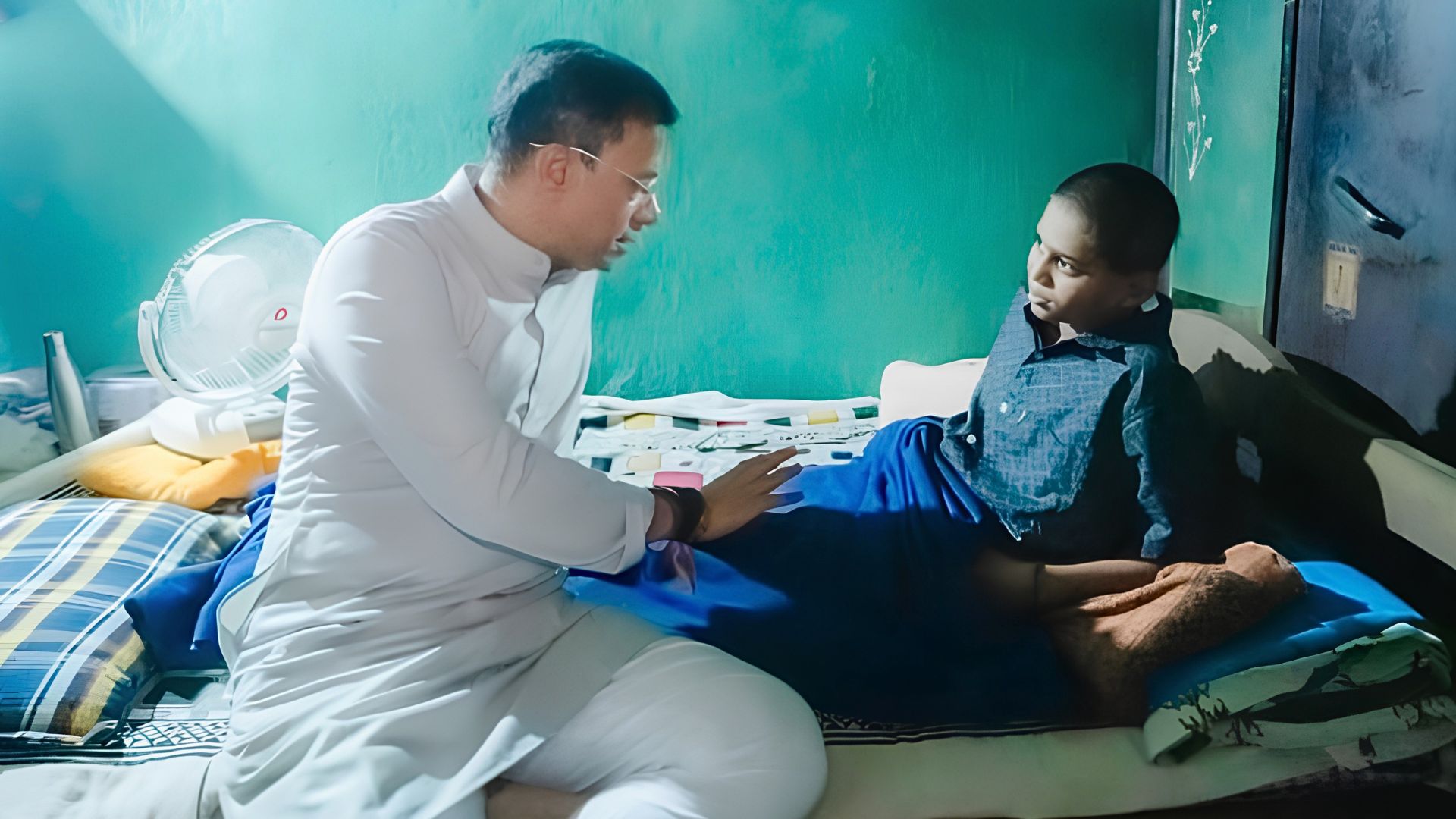 Min. Vishwajit Rane visits Valpoi boy who lost leg; assures support