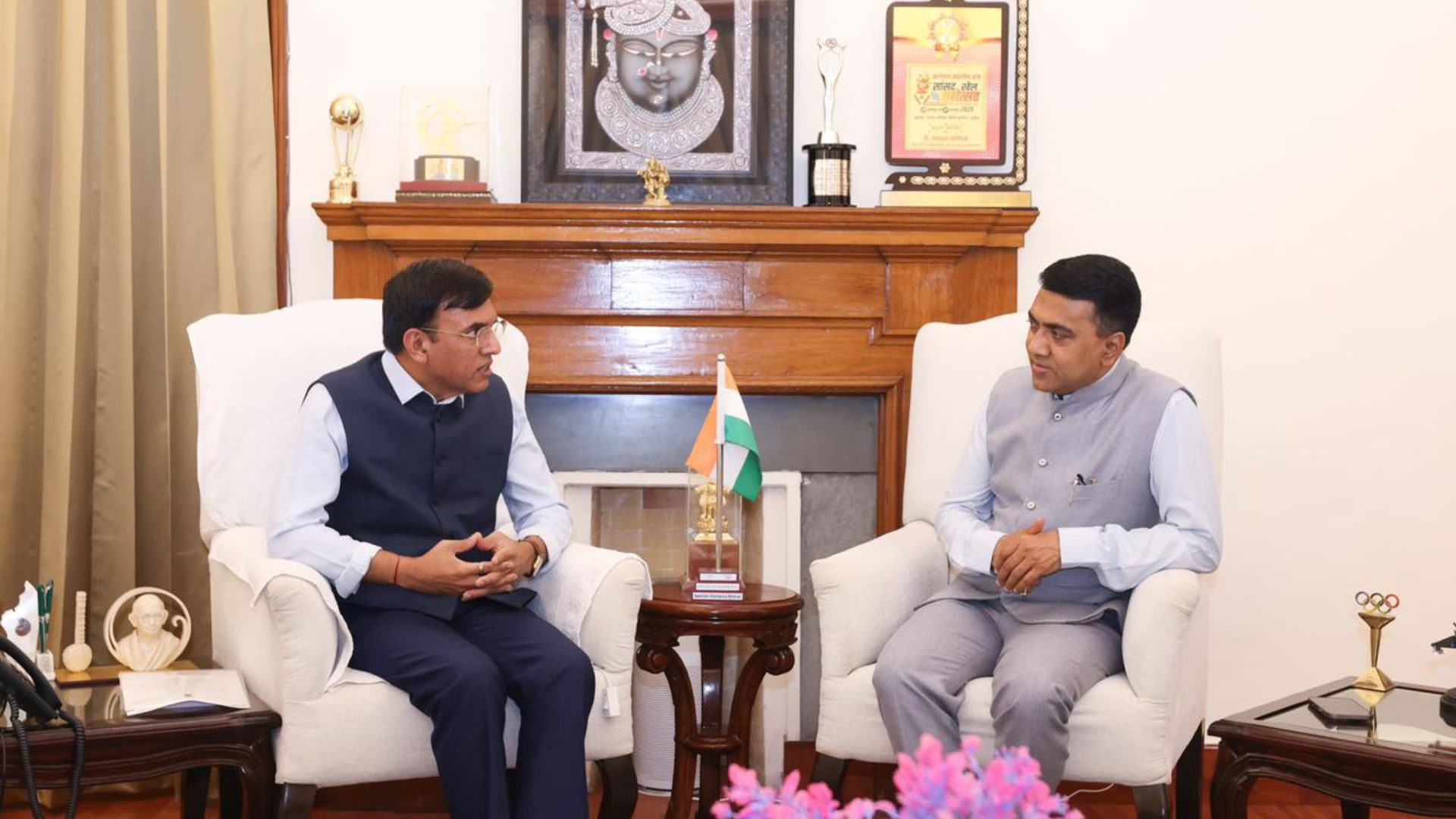 CM Sawant meets Mansukh Mandaviya over Margao ESI Medical College