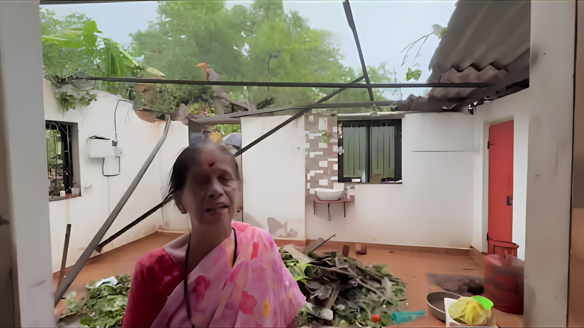 500-year-old banyan tree crashes on ex-sarpanch’s house in Bhramkarmali Sattari