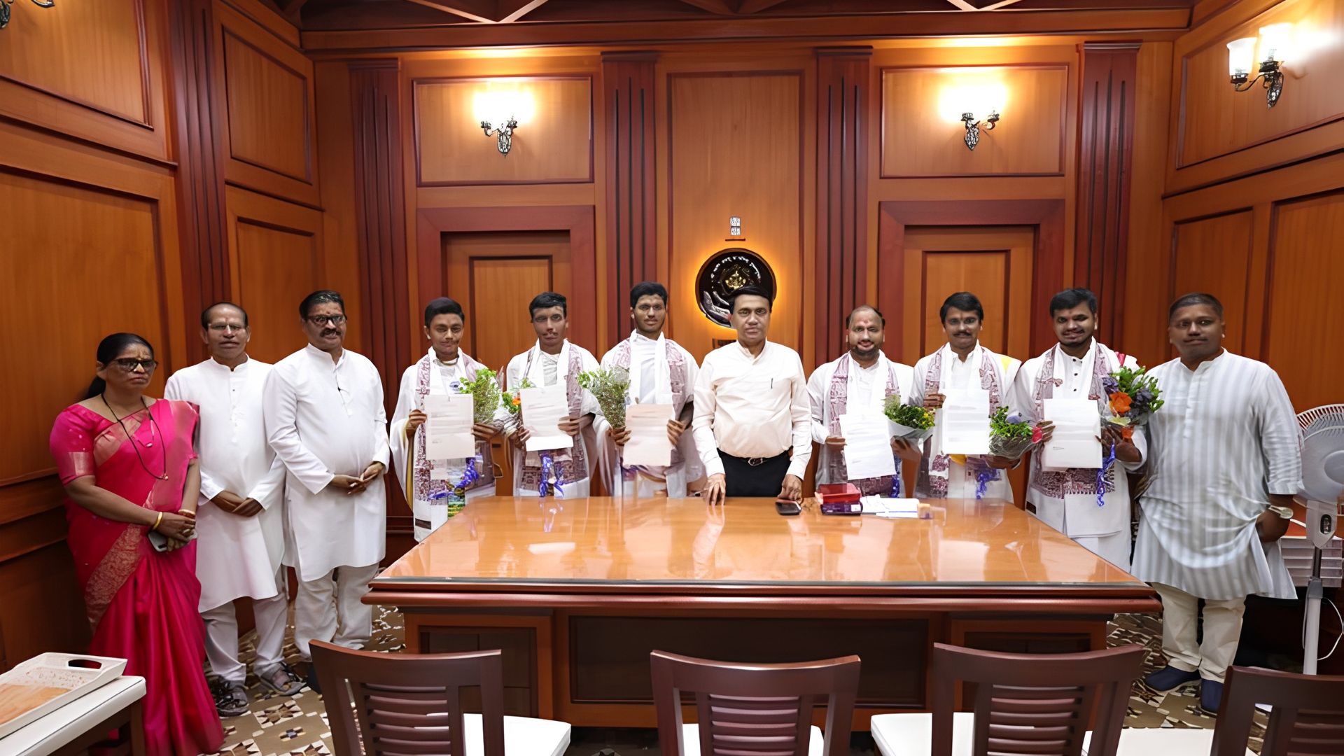 CM Sawant felicitates Vedic scholars for academic excellence