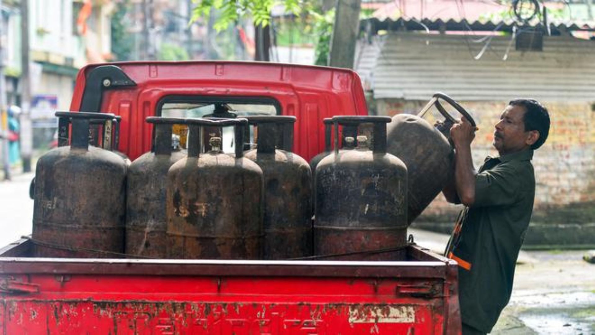 Commercial LPG cylinder prices cut by Rs 209; domestic LPG rates remain unchanged