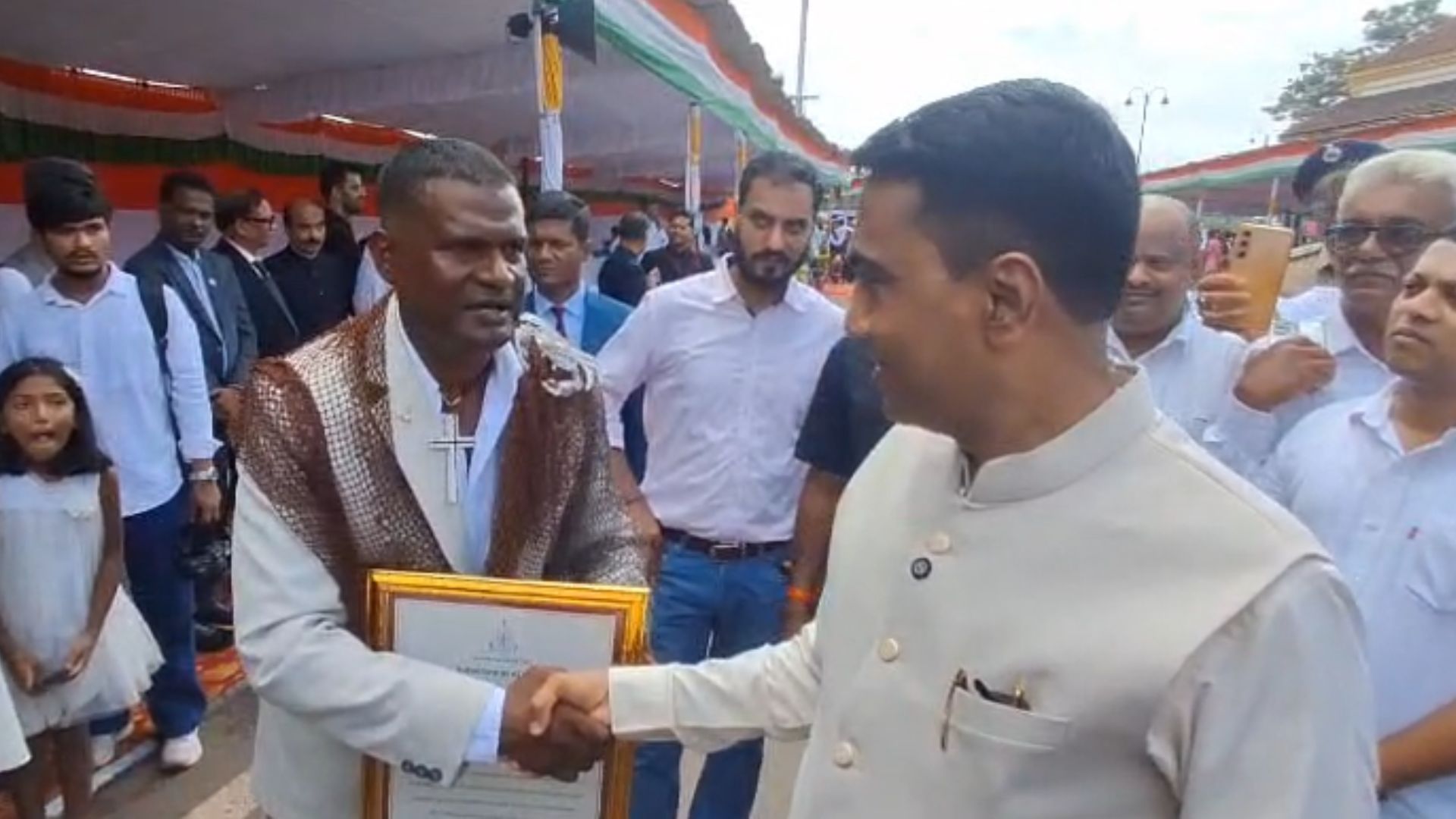 CM appeals to fishermen to protect breeding crabs