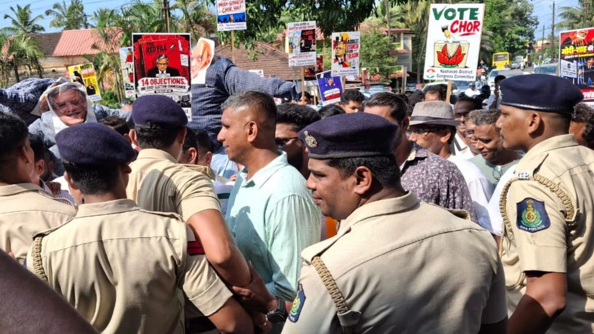 Congress protest reaches Quepem SDM office, security tightened