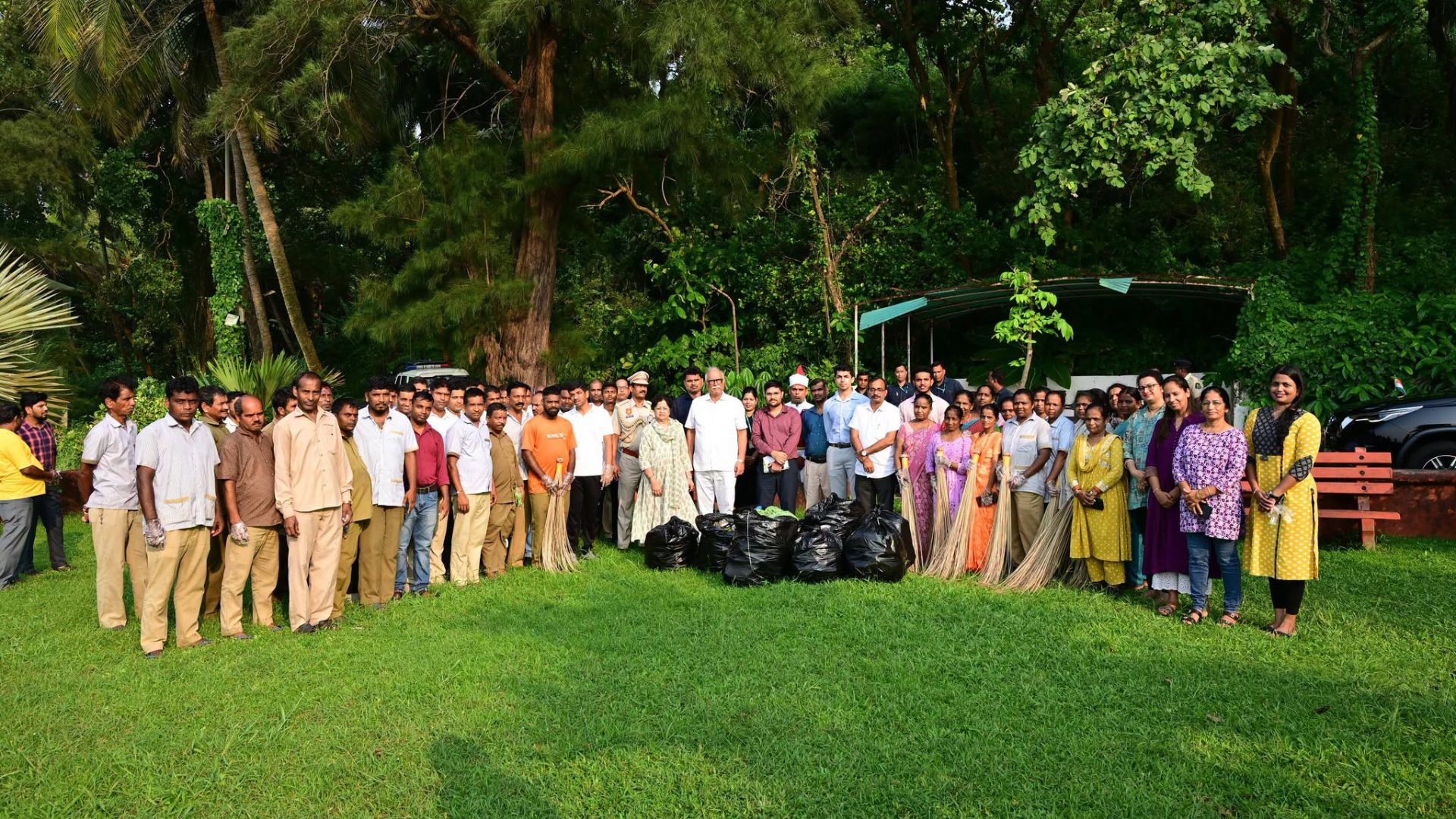 Governor joins Swachhata Hi Seva drive at Lok Bhavan