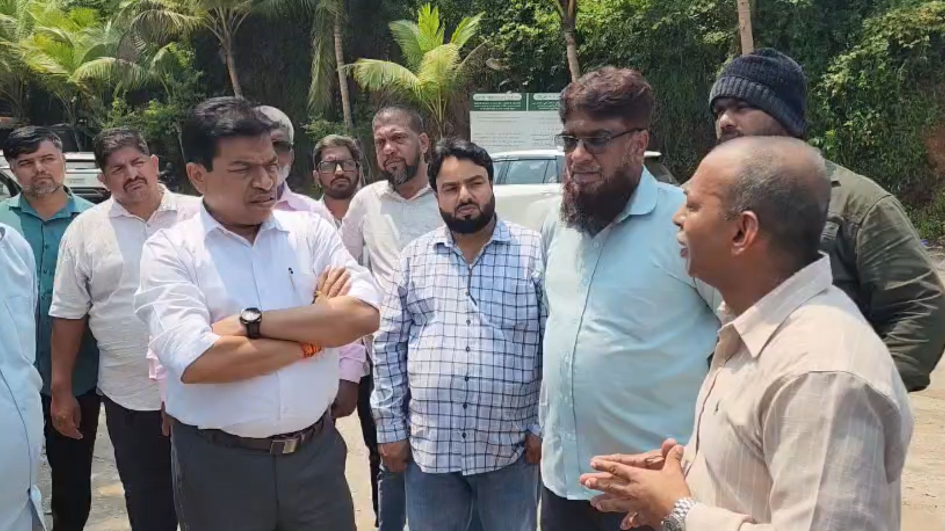 Damu Naik inspects Pajifond Kabristan over burial space shortage