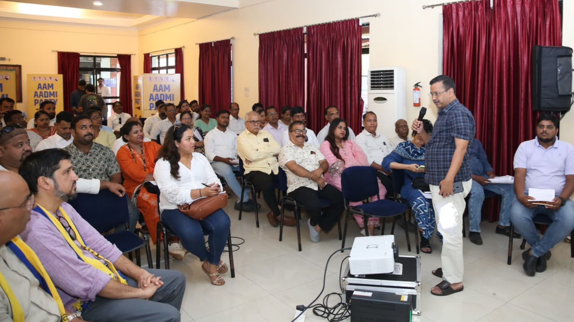 Kejriwal holds key AAP strategy meet in Panjim
