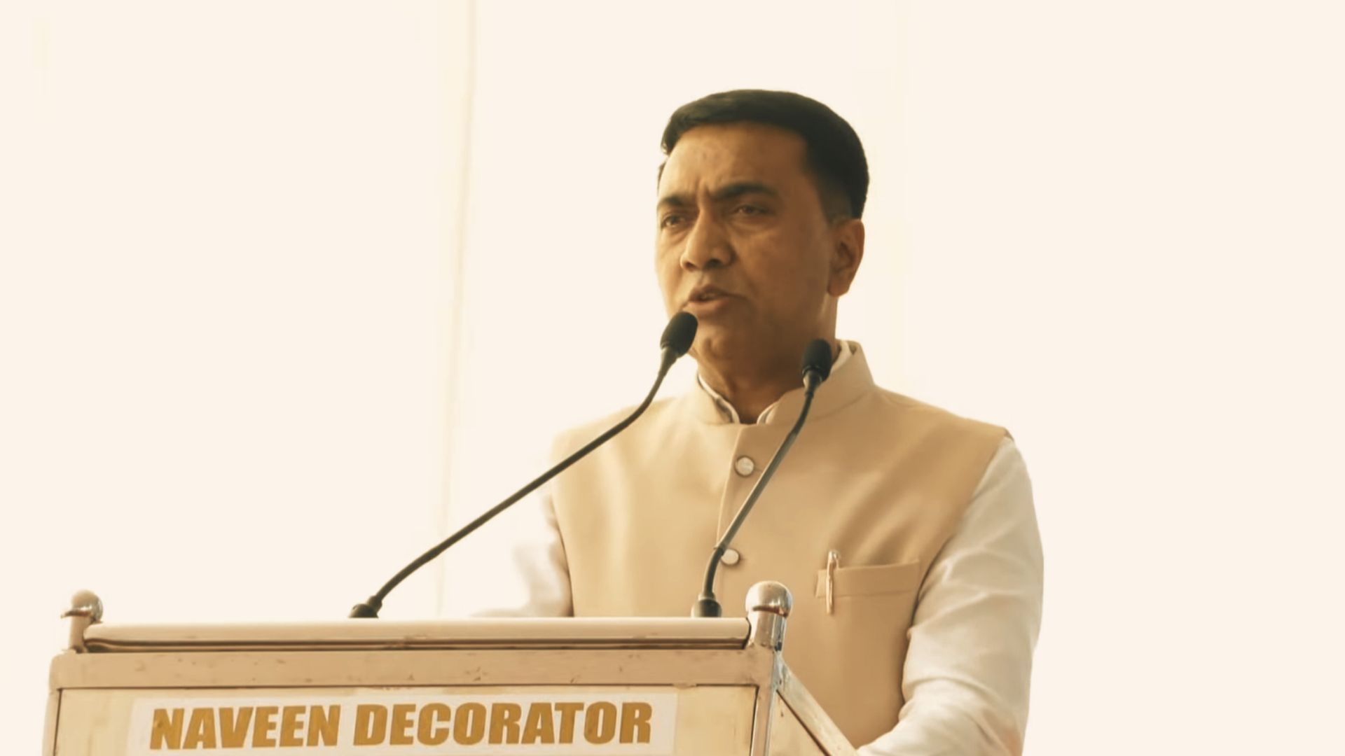 CM sets December 19 deadline to resolve mundkar issues