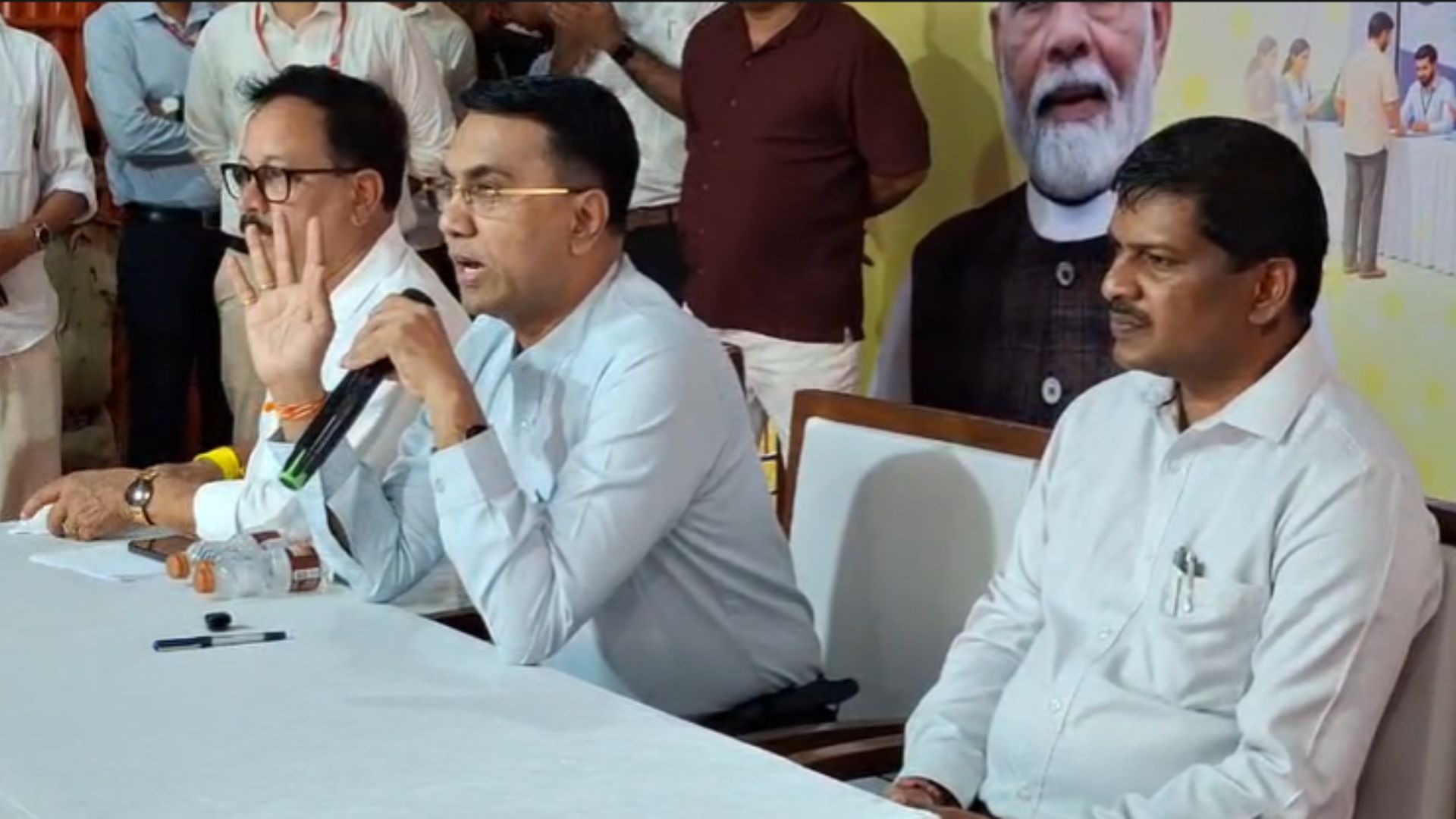 ‘Sarkar Tumchya Daari’ programme held at Vaddem, Sanguem